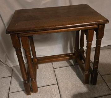 Antieke tafeltje  beschikbaar voor biedingen