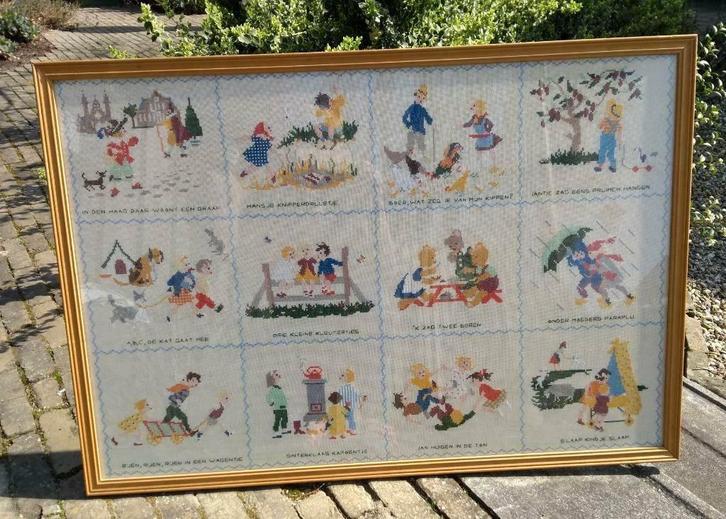 Prachtig geborduurd schilderij 12 oude kinderversjes liedjes, Hobby en Vrije tijd, Borduren en Borduurmachines, Zo goed als nieuw