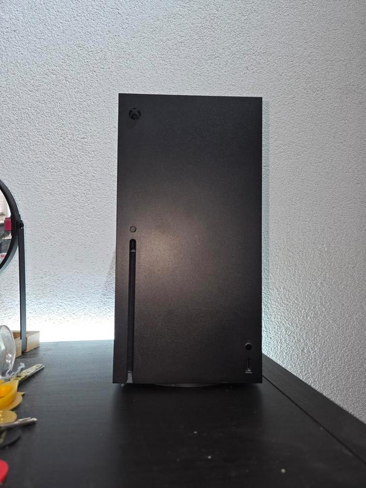 Xbox Series X + 2 Controllers + 10 Games, Spelcomputers en Games, Spelcomputers | Xbox Original, Zo goed als nieuw, Met 2 controllers