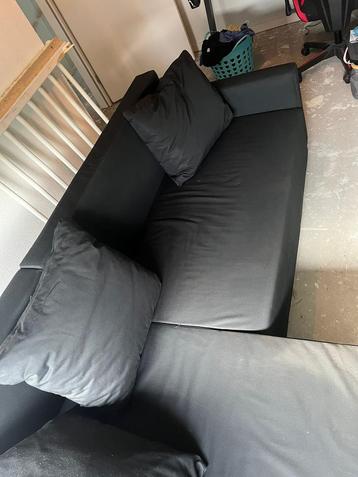 Slaapbank (zwart) beschikbaar voor biedingen