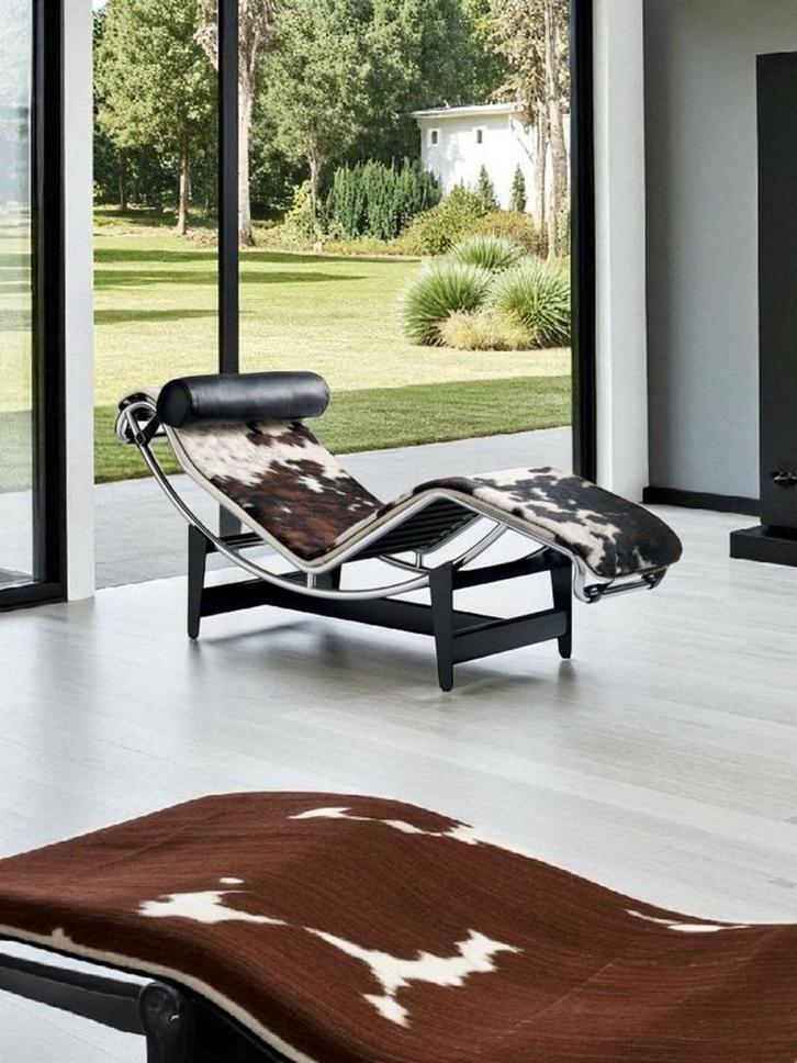 Corbusier LC4 Make-over met Koeienhuid, Huis en Inrichting, Banken | Sofa's en Chaises Longues, Zo goed als nieuw, Eenpersoons