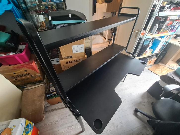 te koop: ikea fredde gamebureau, Huis en Inrichting, Bureaus, Zo goed als nieuw, Bureau, Ophalen