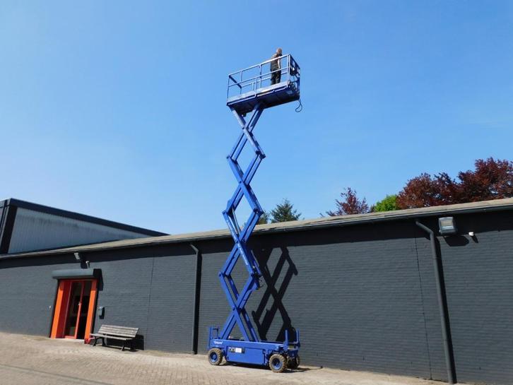 SCHAARHOOGWERKER! ITECO, WERKHOOGTE 9.60 METER,DIRECT INZET!, Zakelijke goederen, Machines en Bouw | Liften, Steigers en Ladders