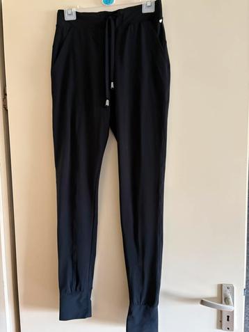 Helena Hart mooie zwarte travelstof broek mt XS ZGAN beschikbaar voor biedingen