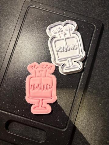 Cookie cutter gender reveal beschikbaar voor biedingen