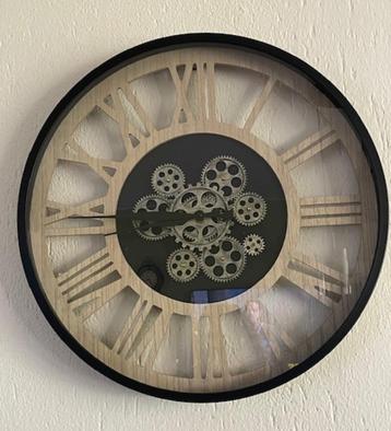 Wandklok met radertjes doorsnede 57cm beschikbaar voor biedingen