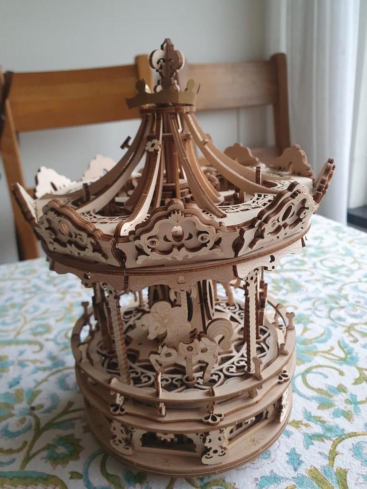 Houten Muziekdoos Carrousel, Hobby en Vrije tijd, Modelbouw | Auto's en Voertuigen, Zo goed als nieuw, Overige typen, Groter dan 1:32