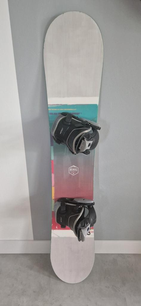 Snowboard Flow 147 cm inclusief instapbindingen, Sport en Fitness, Snowboarden, Gebruikt, Board, Ophalen