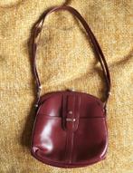 Vintage leren tasje bordeaux rood verstelbaar, Sieraden, Tassen en Uiterlijk, Tassen | Damestassen, Verzenden, Zo goed als nieuw