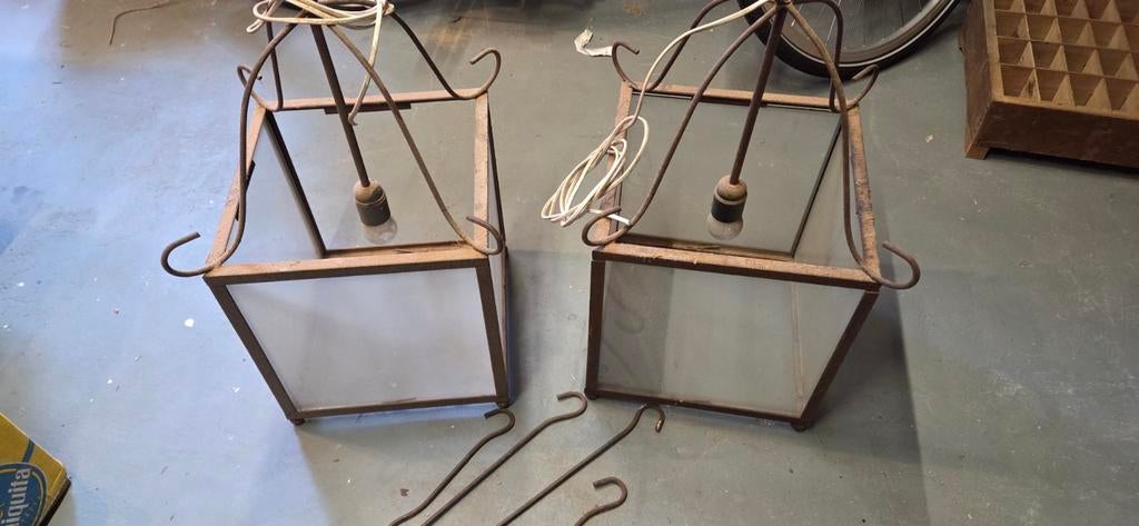 2 oude stallampen, Ophalen