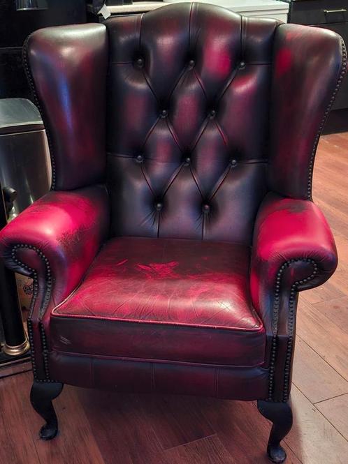 Chesterfield Oorfauteuil Antiek Rood/Bruin, Huis en Inrichting, Fauteuils, Gebruikt, Hout, Leer, 75 tot 100 cm, 75 tot 100 cm
