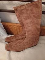 Nieuwe bruine laarzen van suede maat 40 zijn prachtig, Hoge laarzen, Bruin, Nieuw, Ophalen of Verzenden