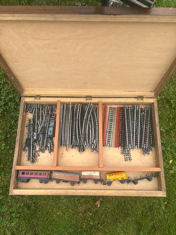 Hobby Treinrails met Wagons in Houten Kist beschikbaar voor biedingen