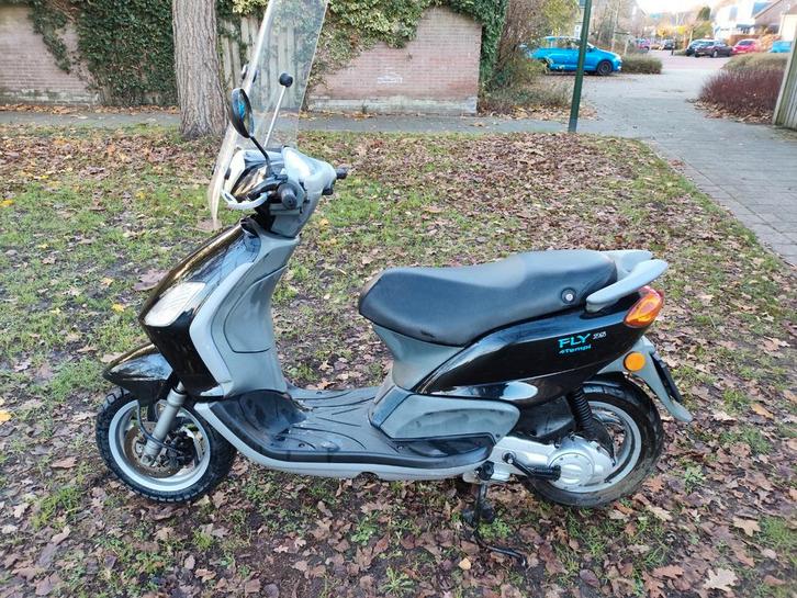 Piaggio Fly 4T, Fietsen en Brommers, Scooters | Piaggio, Zo goed als nieuw, Fly, Maximaal 25 km/u, Benzine, Ophalen