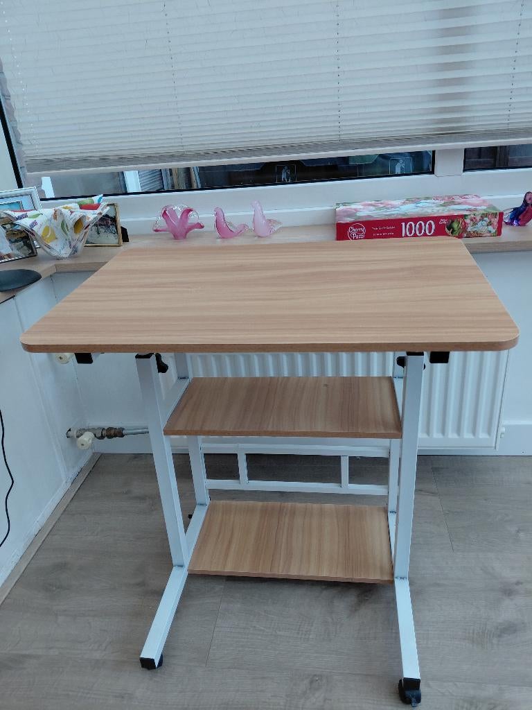 Ikea laptoptafeltje, Computers en Software, Laptoptafels, Zo goed als nieuw, In hoogte verstelbaar, Ophalen