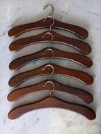 7 stuks hardhouten kledinghangers, Kleding | Dames, Kledinghangers, Ophalen of Verzenden, Gebruikt, Hout, Volwassenen