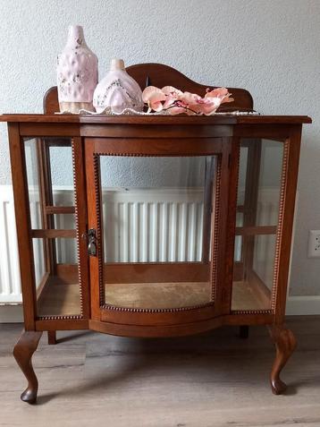 Oud theekastje / vitrinekastje (73cm breed) beschikbaar voor biedingen