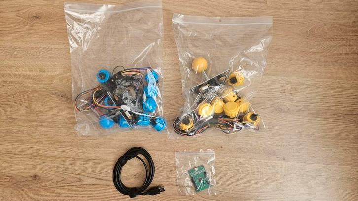 2 sets Sanwa convex knoppen en joysticks inclusief xinmotek, Spelcomputers en Games, Games | Overige, Zo goed als nieuw, Overige genres