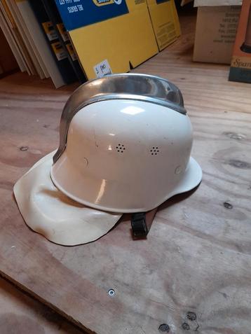 Brandweerhelm  beschikbaar voor biedingen