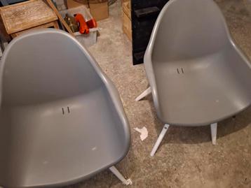 4 eetkamerstoelen mogen voor een kadobon weg!