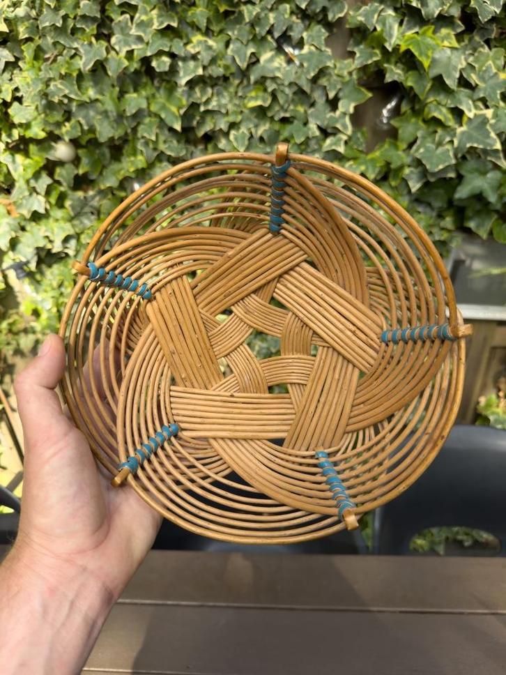 Rieten vintage mandje, Huis en Inrichting, Woonaccessoires | Schalen en Manden, Rond, Riet, Ophalen