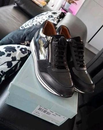 Manfield Sneakers maat 41, zo goed als nieuw  beschikbaar voor biedingen