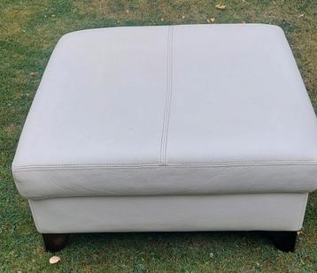 Hocker beschikbaar voor biedingen