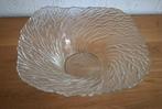 Brocante sierschaal glas vierkant geschulpte rand € 12,50, Ophalen of Verzenden