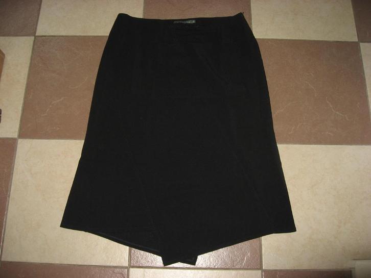 leuke speelse zwarte rok van A - rticles, mt 46, Kleding | Dames, Grote Maten, Zo goed als nieuw, Rok, Zwart, Verzenden