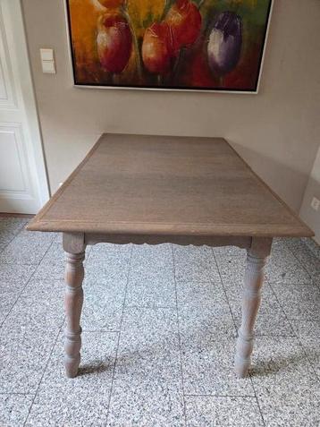 Massief houten tafel gezandstraald  beschikbaar voor biedingen