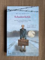 Schaduwliefde - Ruta Sepetys, Ophalen of Verzenden, 20e eeuw of later, Zo goed als nieuw