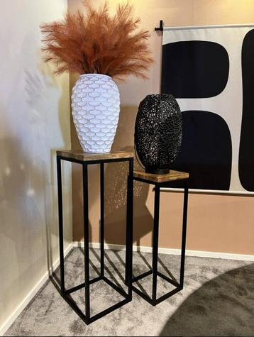 2 bloemenzuilen beschikbaar voor biedingen