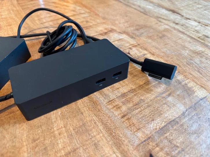 Microsoft Surface Dock - Uitbreiding voor je Surface!, Computers en Software, Dockingstations, Zo goed als nieuw, Docking station