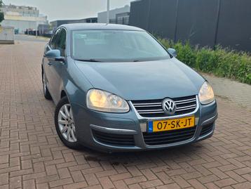Volkswagen Jetta 2.0 FSI/150PK/APK//6versnellingen beschikbaar voor biedingen