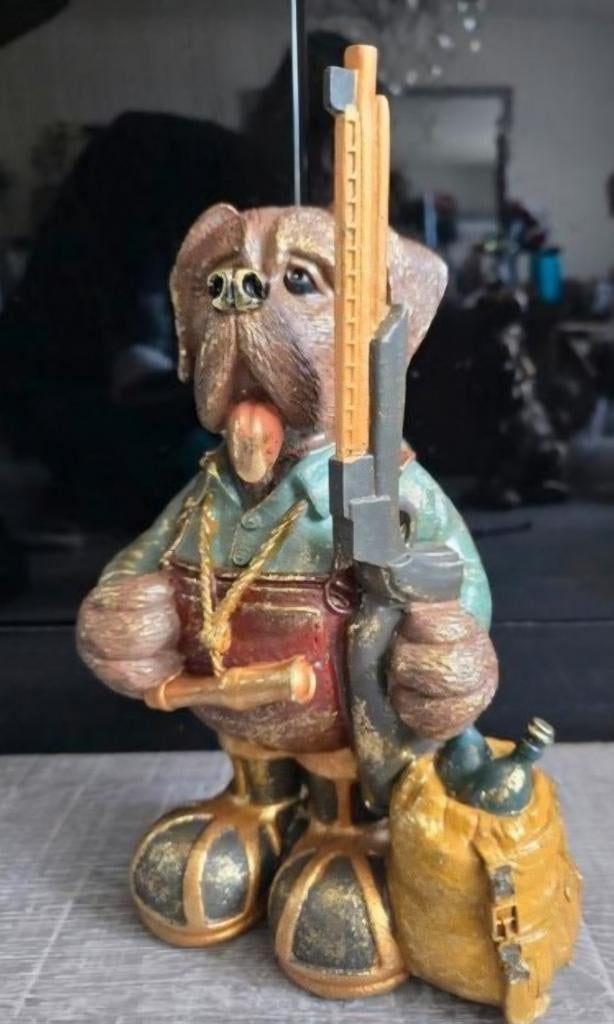 Hond met geweer
16 x 14 x 34 cm
Ontzettend mooi beeld, Ophalen of Verzenden, Zo goed als nieuw, Dier