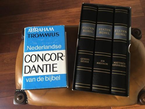 Statenbijbel in cassette met kanttekeningen + concordantie, Boeken, Godsdienst en Theologie, Zo goed als nieuw, Christendom | Katholiek