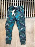 Nieuw stoer camoflageprint joggingbroekje v Vingino mt 110, Broek, Jongen of Meisje, Nieuw, Ophalen of Verzenden