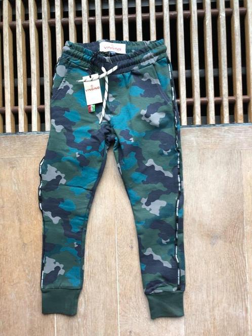 Nieuw stoer camoflageprint joggingbroekje v Vingino mt 110, Kinderen en Baby's, Kinderkleding | Maat 110, Nieuw, Jongen of Meisje