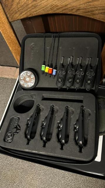 Beetmelderset Sonik Gismo 3+1+1 met Swingers beschikbaar voor biedingen