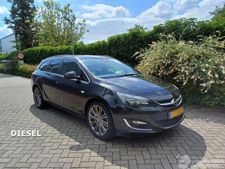 Opel Astra Sports Tourer 1.6 CDTi Cosmo (bj 2014), Auto diversen, Schadeauto's, Opel, Handgeschakeld, Diesel, Stationwagon, Zwart