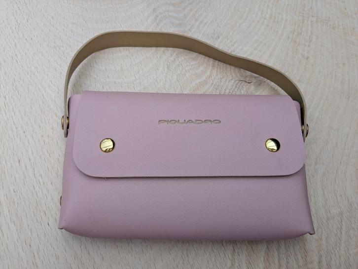 Piquadro tasje roze! Leuk voor bruiloft of feest!, Sieraden, Tassen en Uiterlijk, Tassen | Damestassen, Zo goed als nieuw, Schoudertasje