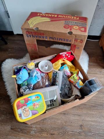 Doos vol rommelmarkt spullen! Koningsdag! Doos 3 beschikbaar voor biedingen
