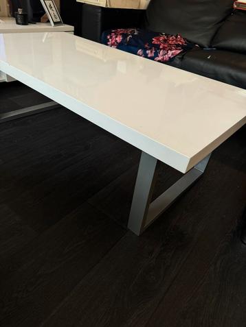 Te koop: Mooie salontafel in goede staat beschikbaar voor biedingen