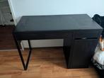 Ikea zwart bruin bureau in nette staat, Huis en Inrichting, Bureaus, Ophalen, Zo goed als nieuw