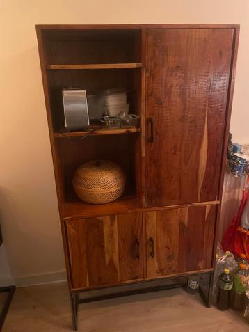 Houten buffet Kast met Deuren en Planken beschikbaar voor biedingen