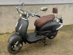 Grande Retro scooter 2015 zeer goede staat. Nieuwe kappenset, Info@znen.com, Graafschap Hornelaan 129-c, Zo goed als nieuw, Benzine