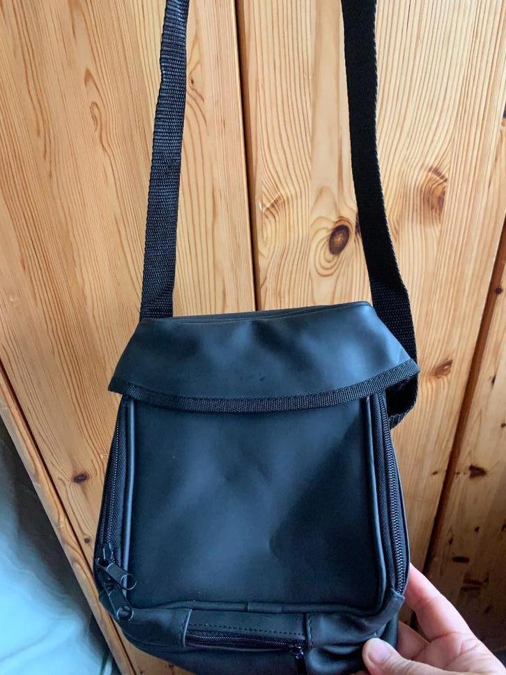 Handig schoudertasje(nr.22 D3), Sieraden, Tassen en Uiterlijk, Tassen | Schoudertassen, Gebruikt, Overige merken, Zwart, Ophalen of Verzenden