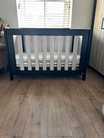 Zwart TWF ledikant met matras - Zeer goede staat!, Kinderen en Baby's, Babywiegjes en Ledikanten, Ophalen, Zo goed als nieuw