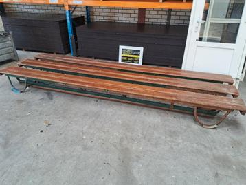vintage gymbankje 360 cm lang, verrijdbaar, stapelbaar. beschikbaar voor biedingen