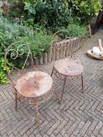 2 oude ijzeren bistrostoeltjes (handgemaakt), Tuin en Terras, Ophalen, Gebruikt, Overige materialen, 2 zitplaatsen